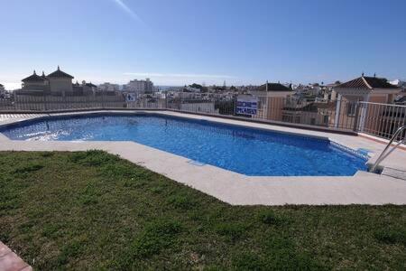Amplio Apartamento Con Piscina Cerca De La Playa Нерха Екстер'єр фото